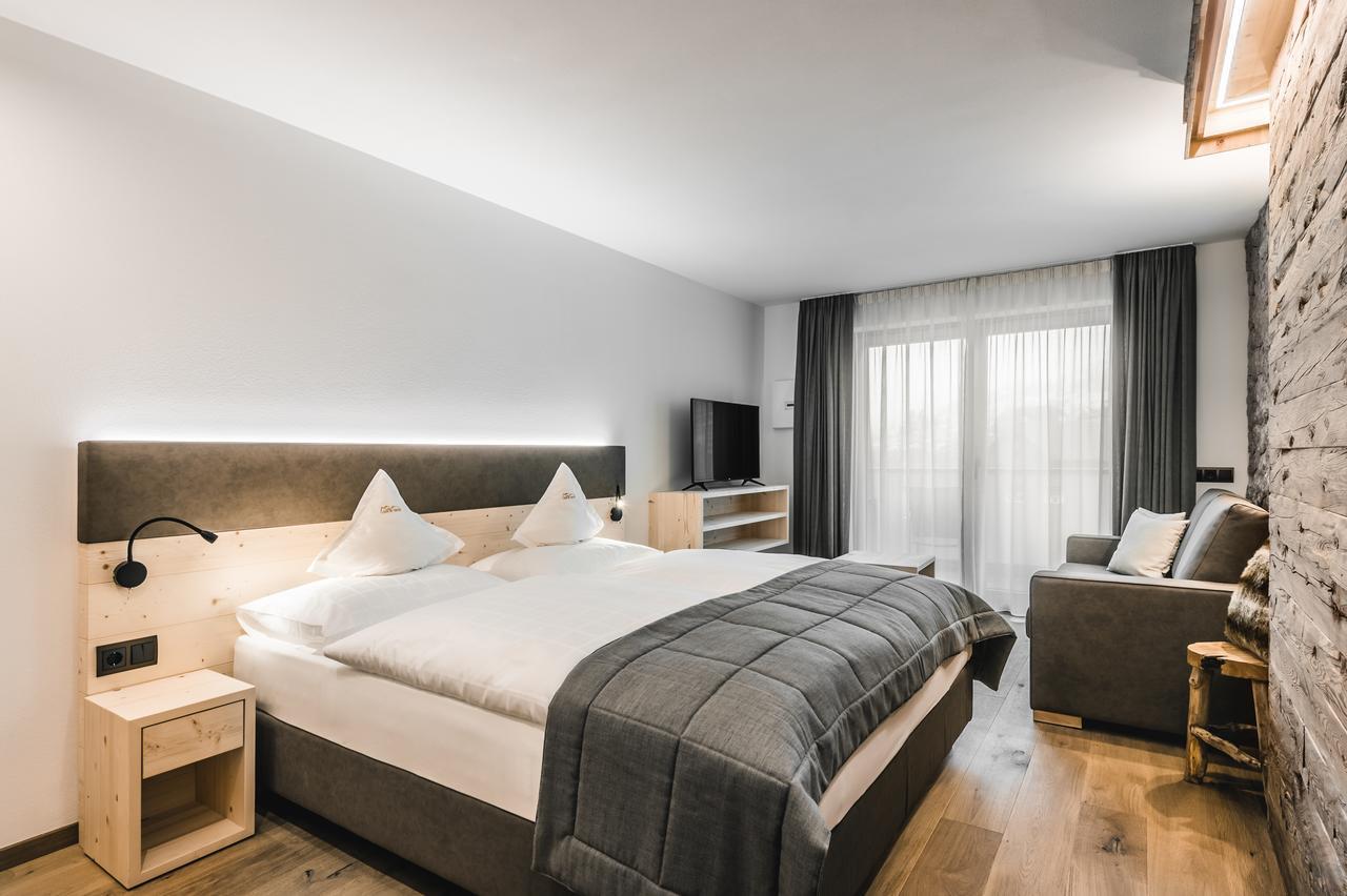 One-Bedroom Apartment,613436905:JPEG